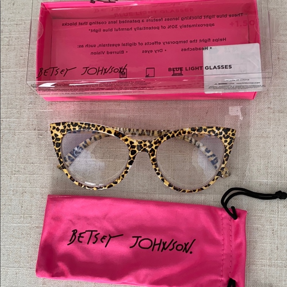 🌺🌸SOLD‼️Chic Betsy Johnson reading glasses - Picture 3 of 5